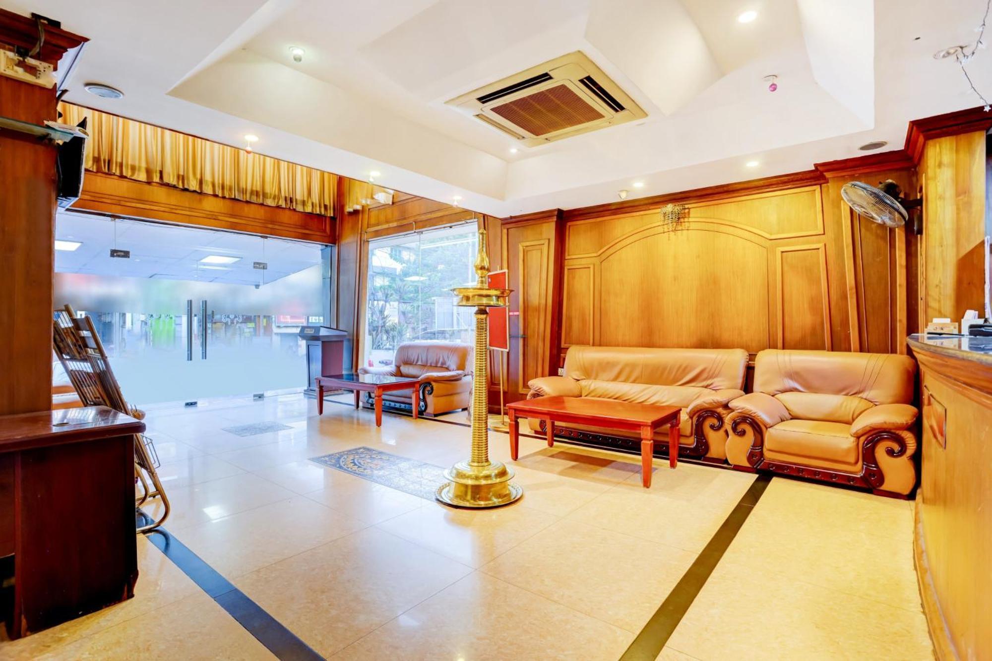 Hotel Collection O Thampanoor Thiruvananthapuram Exterior foto