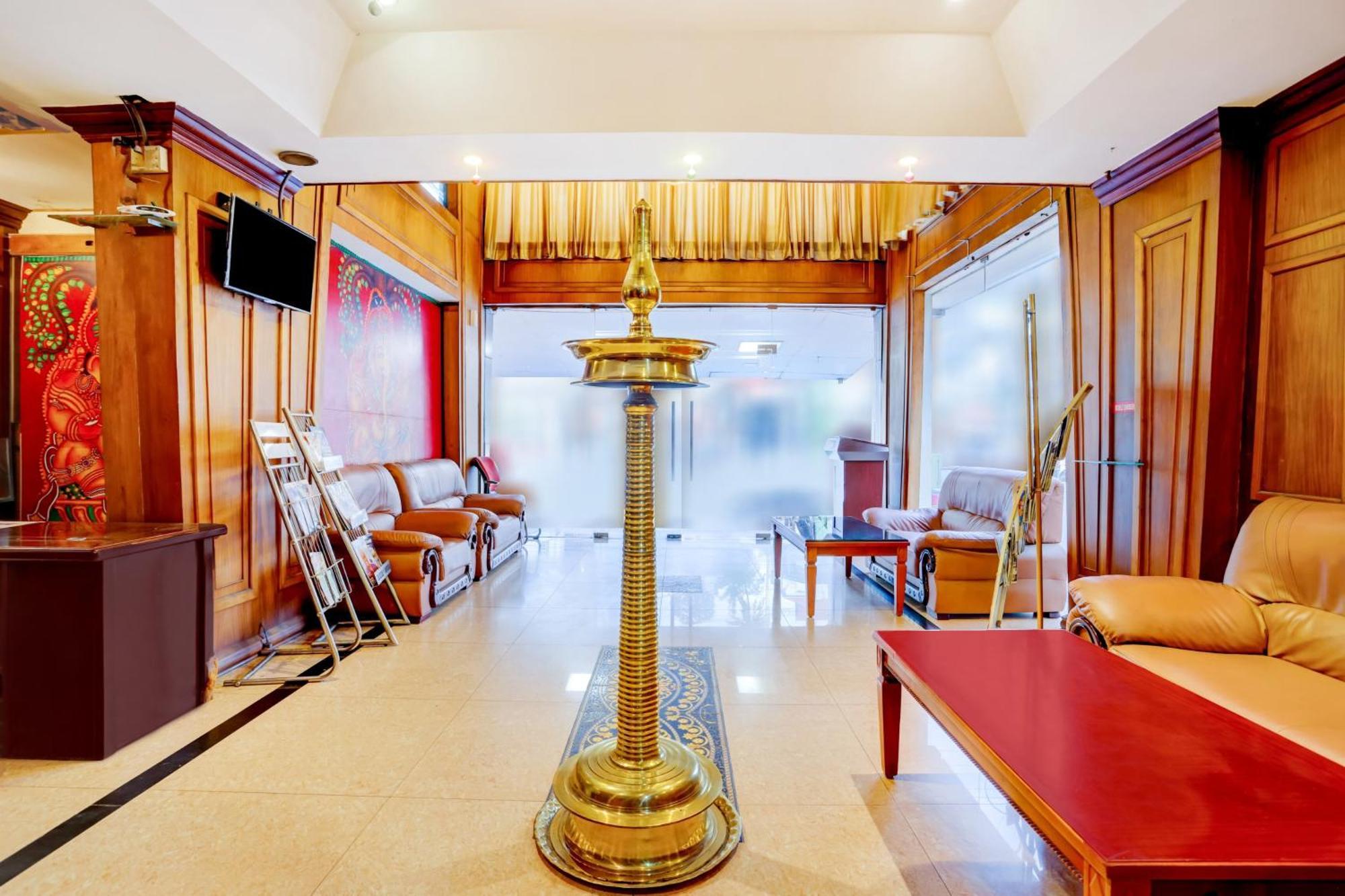 Hotel Collection O Thampanoor Thiruvananthapuram Exterior foto